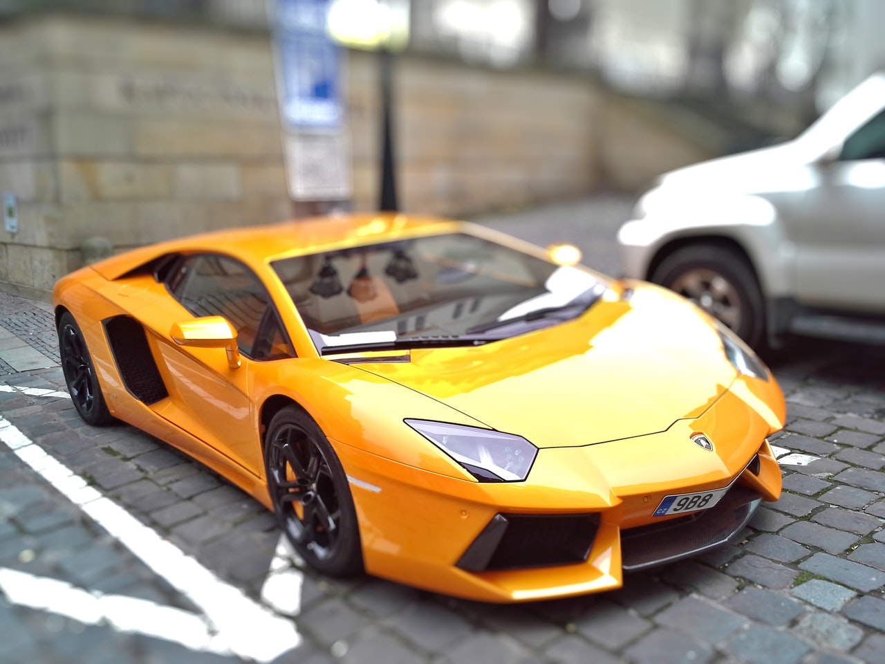 En orange lamborghini